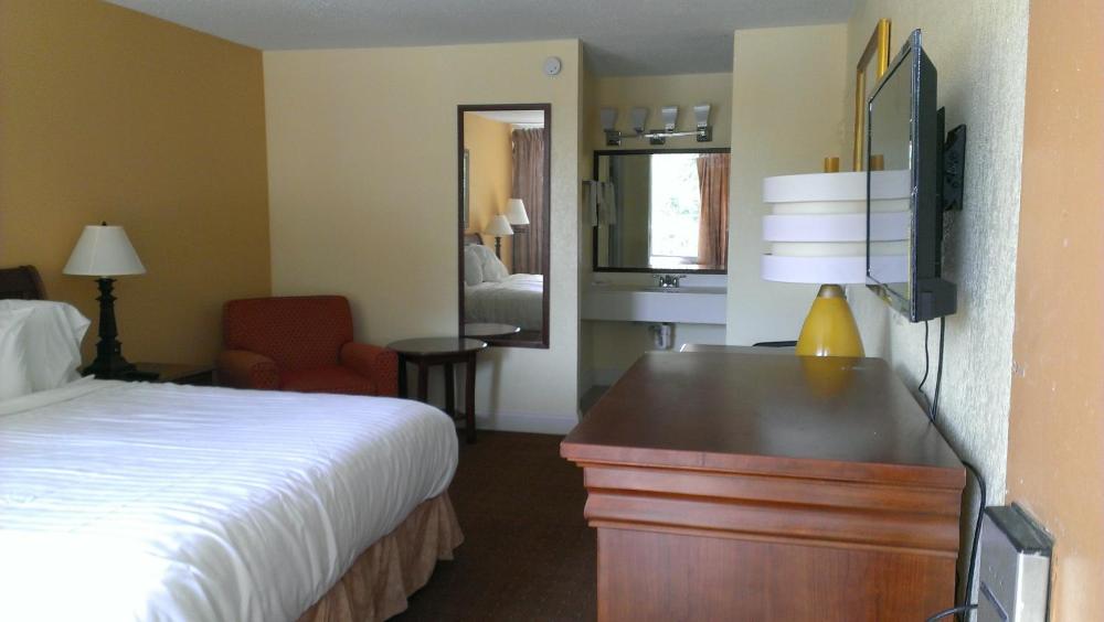 Deluxe King Room - Non-Smoking interior